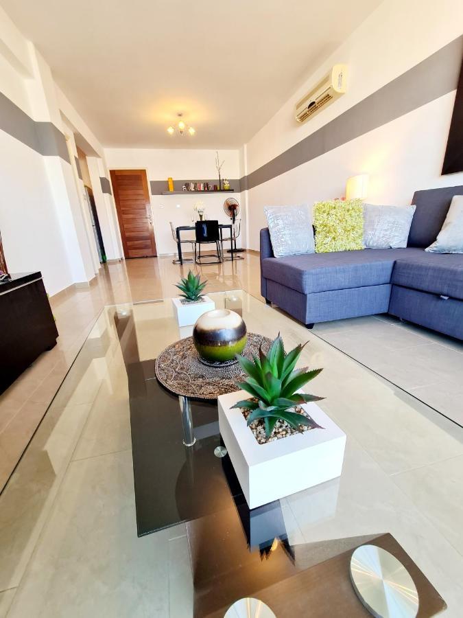 Stunning Apartment C106 With Balcony Looking Over Pool 佩亚 外观 照片